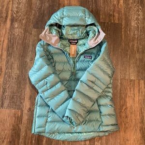 Brand NEW Patagonia Women’s Down Sweater Hoody